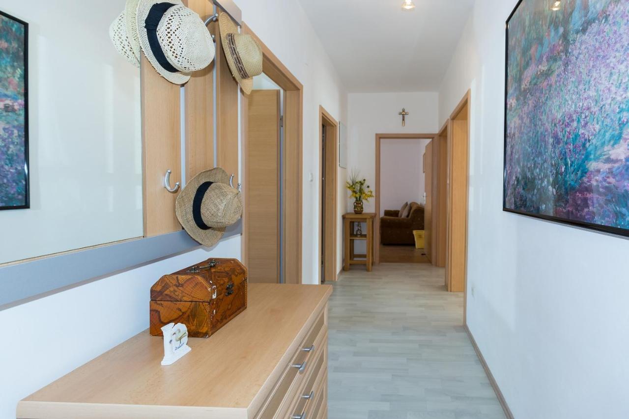 Apartment Twisting By The Private Pool Zadar Ngoại thất bức ảnh